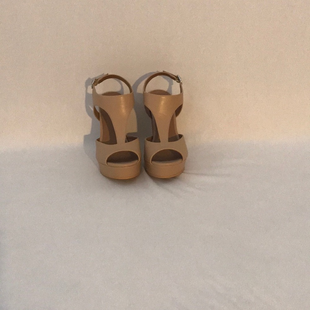 Nude wedges